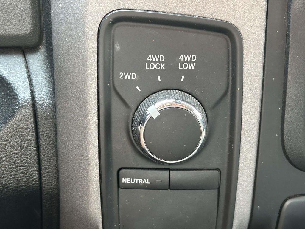 RAM 1500 4WD Crew Cab 140.5" Express 2014
