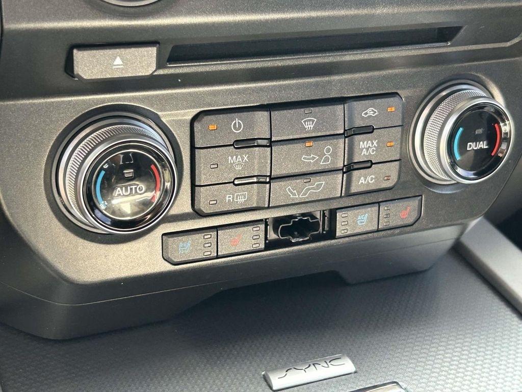 Ford F-150 4WD SuperCrew 157" Lariat w/HD Payload Pkg 2015