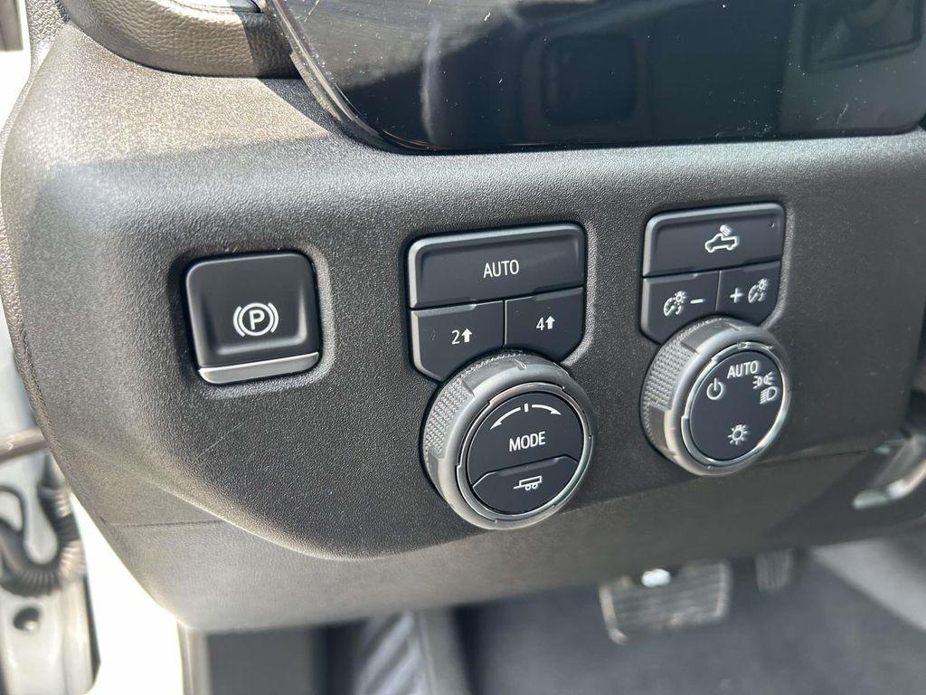Chevrolet Silverado 1500 4WD Crew Cab 147" LT w/1LT 2025
