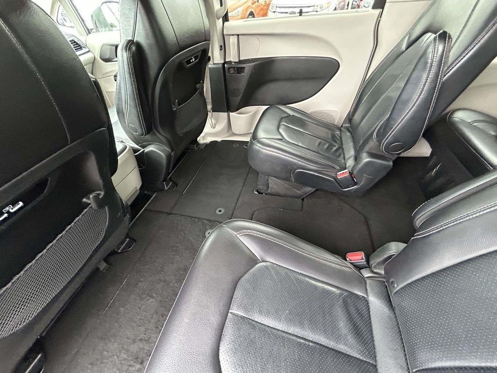 Chrysler Pacifica Touring L FWD 2022