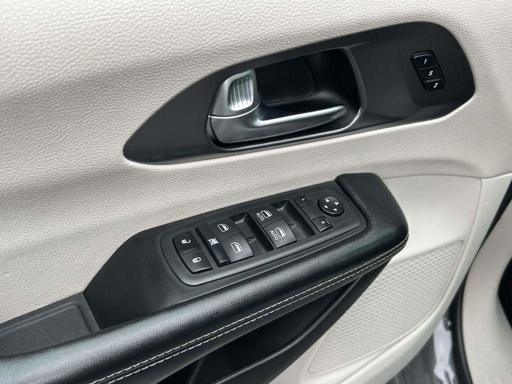 Chrysler Pacifica Touring L FWD 2022