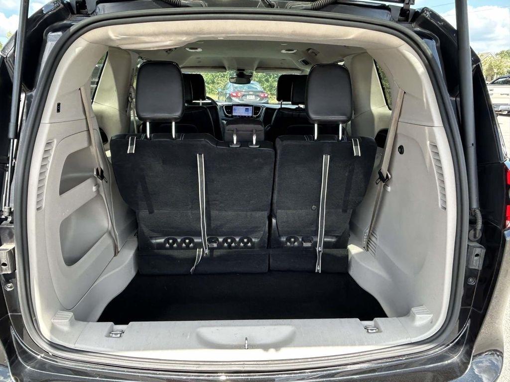 Chrysler Pacifica Touring L FWD 2023