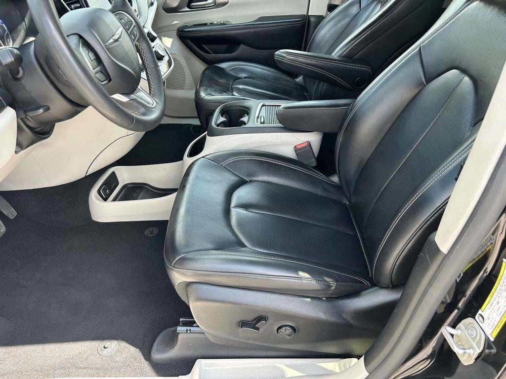 Chrysler Pacifica Touring L FWD 2023