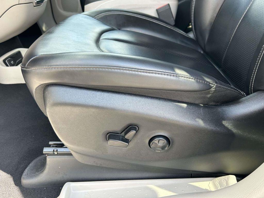 Chrysler Pacifica Touring L FWD 2023