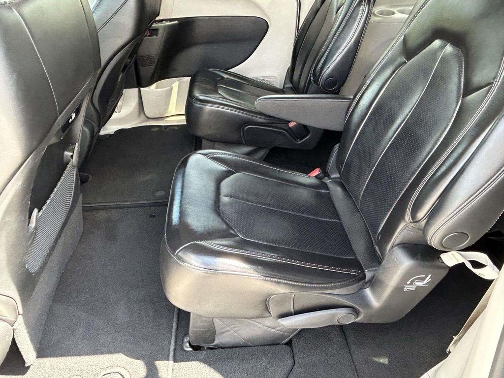 Chrysler Pacifica Touring L FWD 2023
