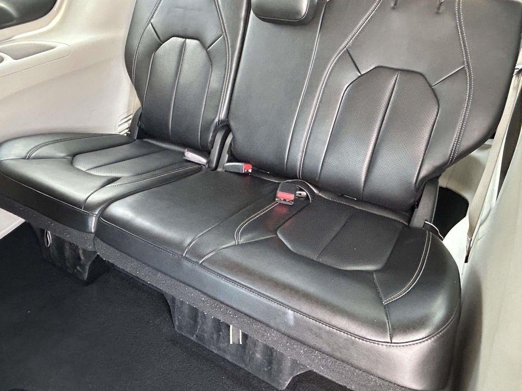 Chrysler Pacifica Touring L FWD 2023