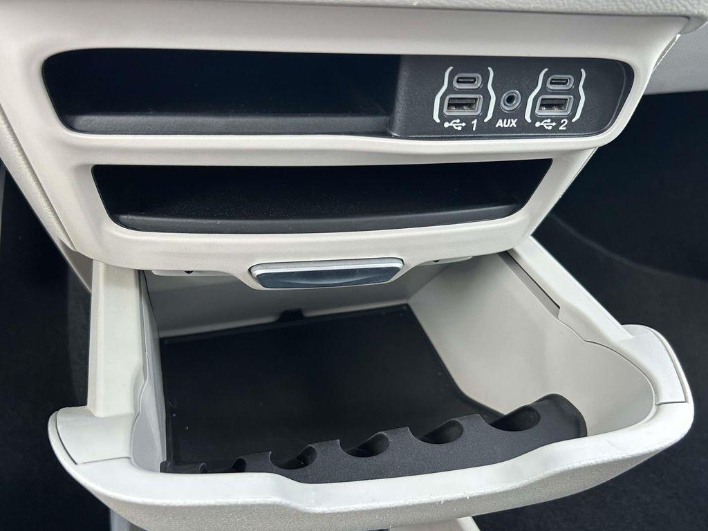 Chrysler Pacifica Touring L FWD 2023
