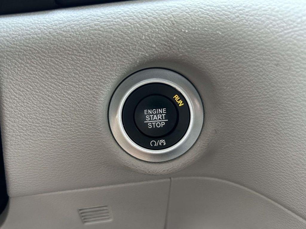 Chrysler Pacifica Touring L FWD 2023
