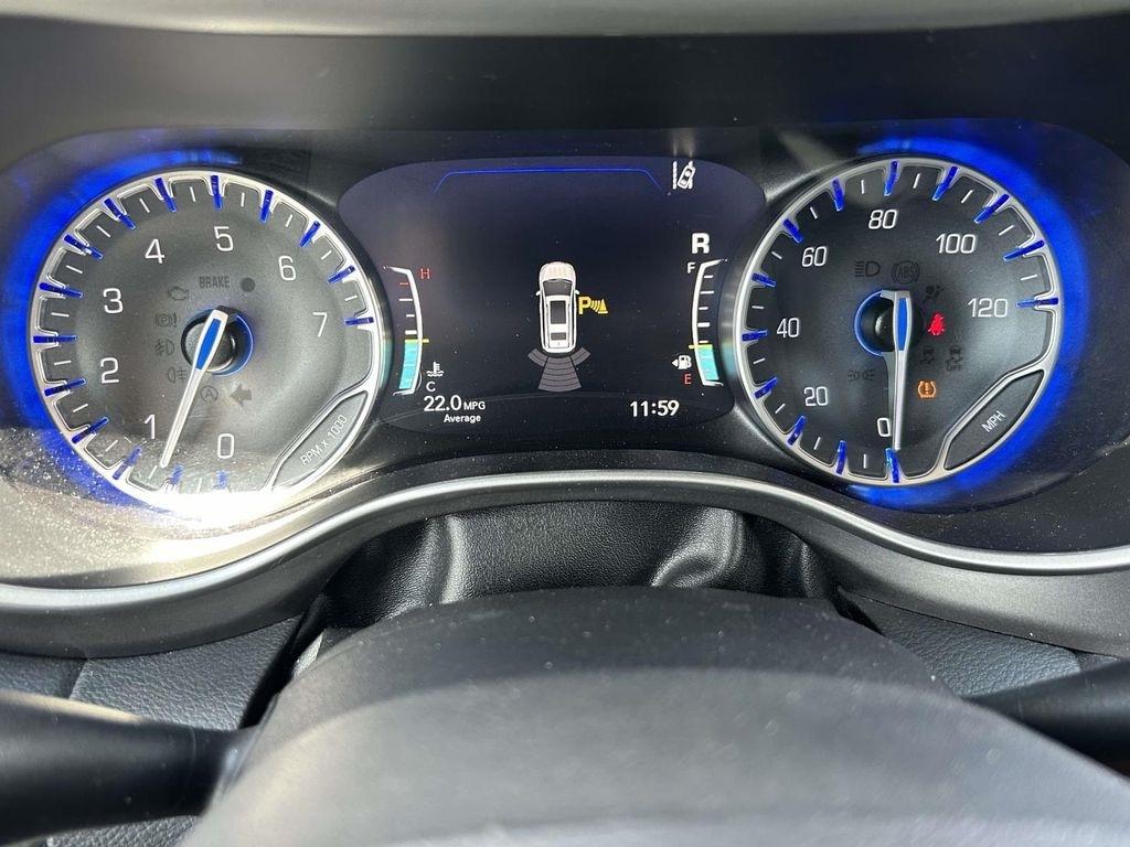 Chrysler Pacifica Touring L FWD 2023