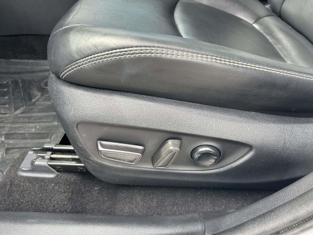 Toyota RAV4 Hybrid Limited AWD (Natl) 2019