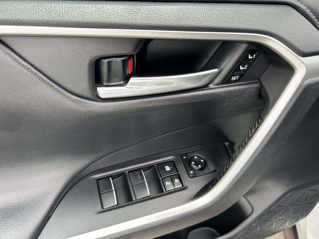 Toyota RAV4 Hybrid Limited AWD (Natl) 2019