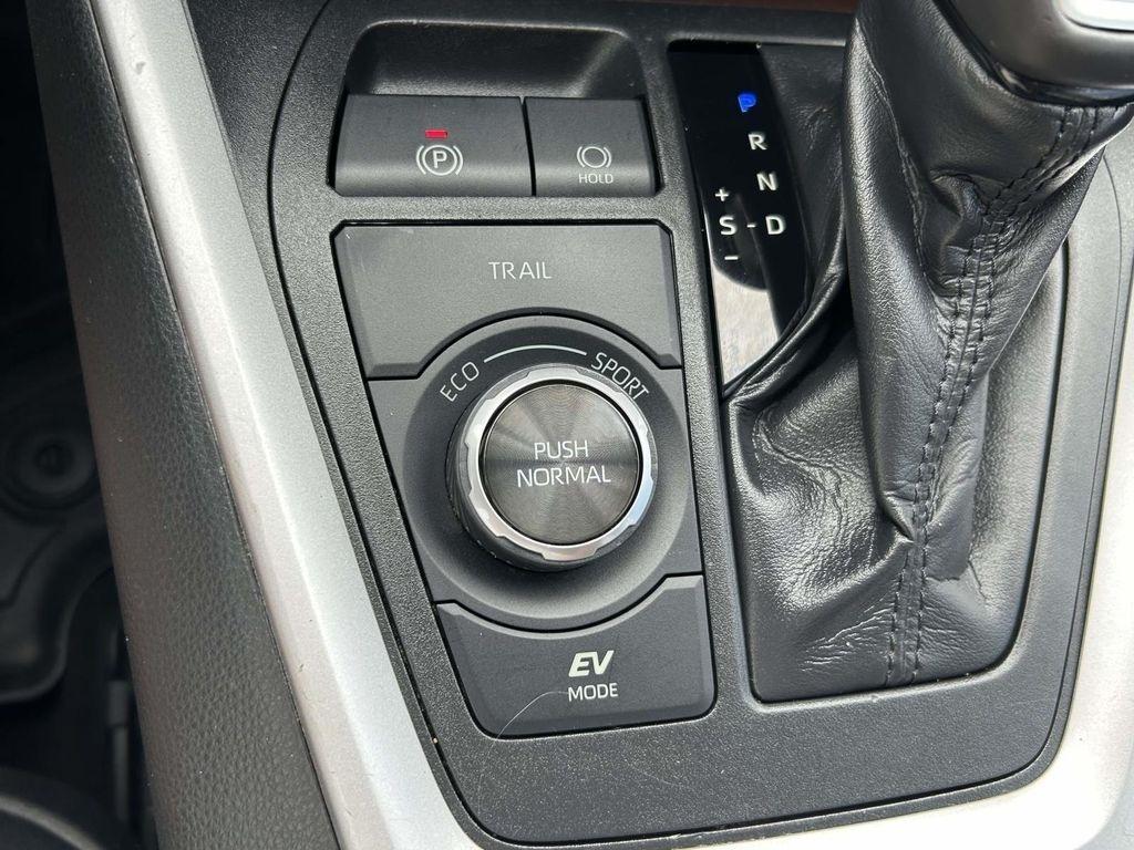 Toyota RAV4 Hybrid Limited AWD (Natl) 2019