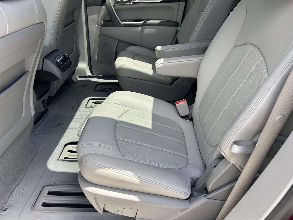 Buick Enclave FWD 4dr Leather 2017