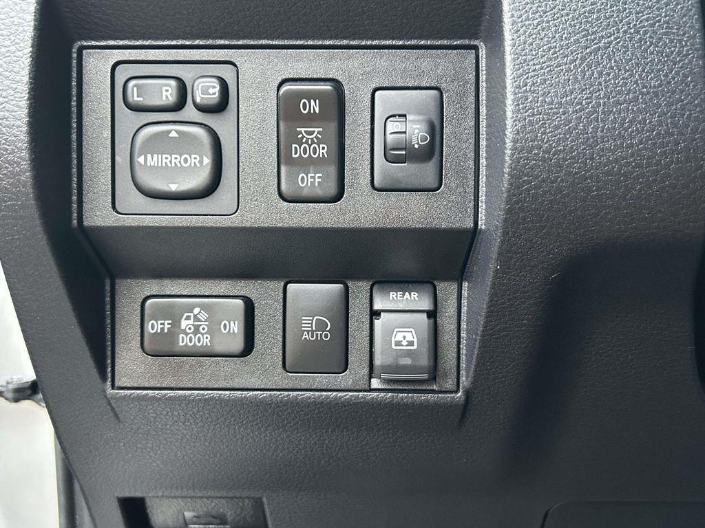 Toyota Tundra 4WD 1794 Edition CrewMax 5.5' Bed 5.7L FFV (Natl) 2018