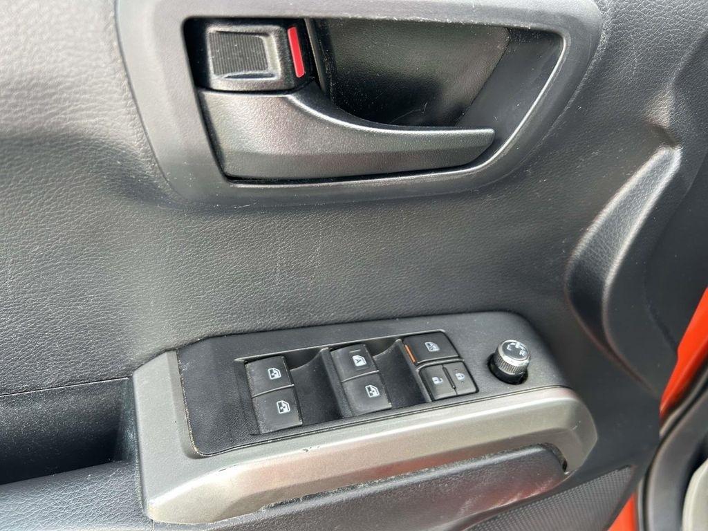 Toyota Tacoma TRD Off Road Double Cab 5' Bed V6 4x2 AT (Natl) 2018