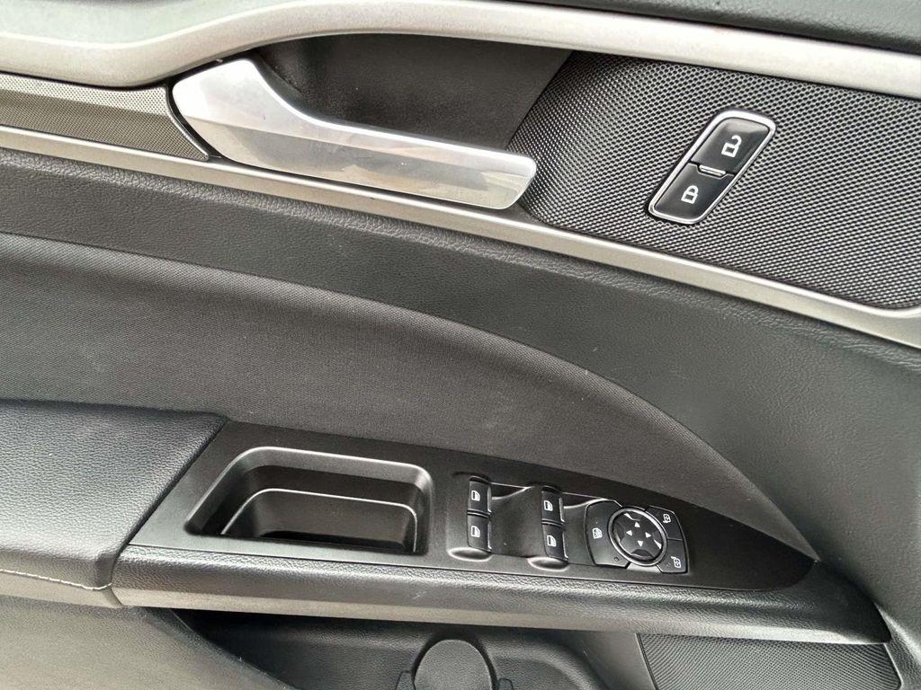 Ford Fusion SE FWD 2017