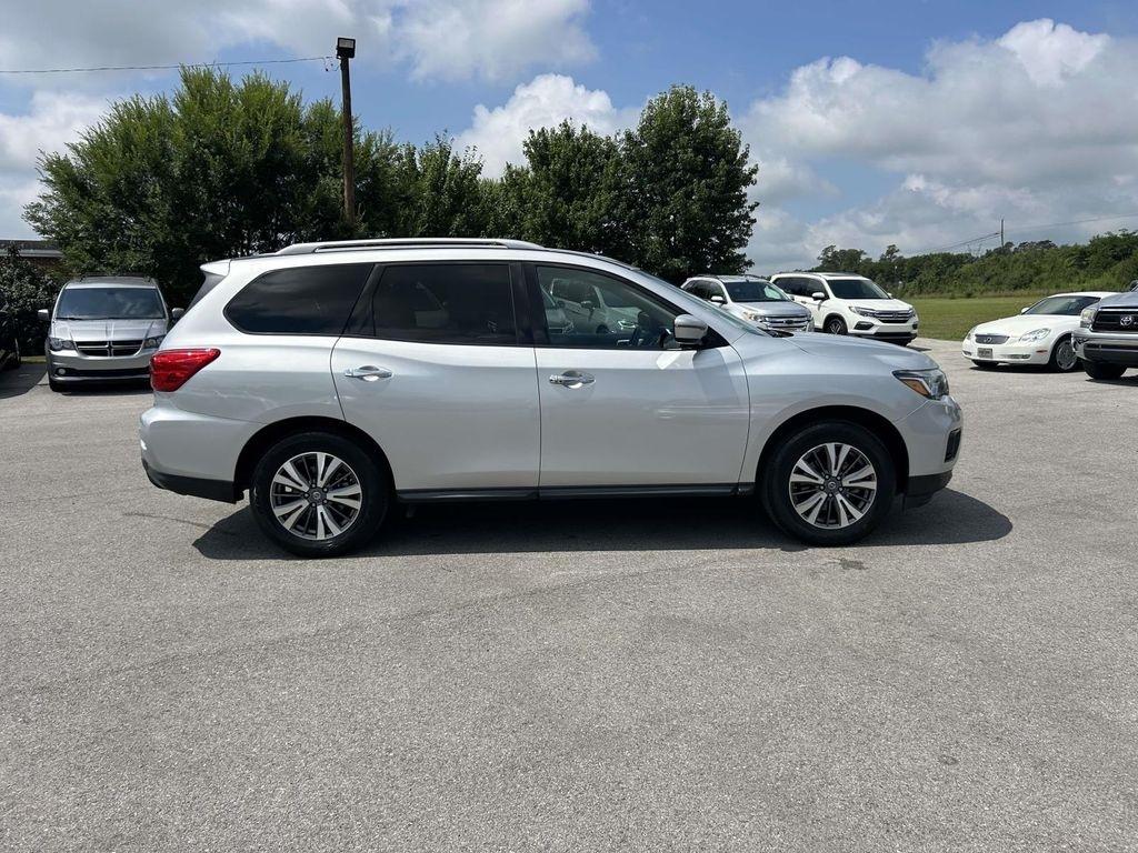 Nissan Pathfinder FWD Platinum 2017
