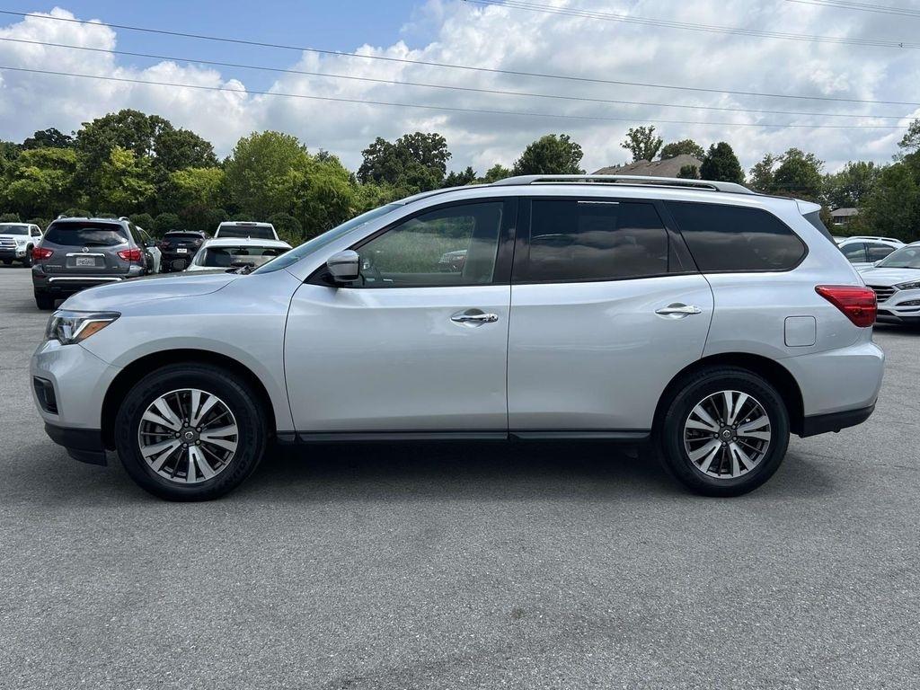 Nissan Pathfinder FWD Platinum 2017