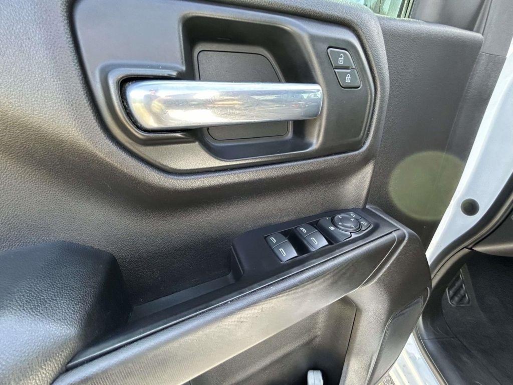 Chevrolet Silverado 1500 4WD Crew Cab 147" Custom 2020
