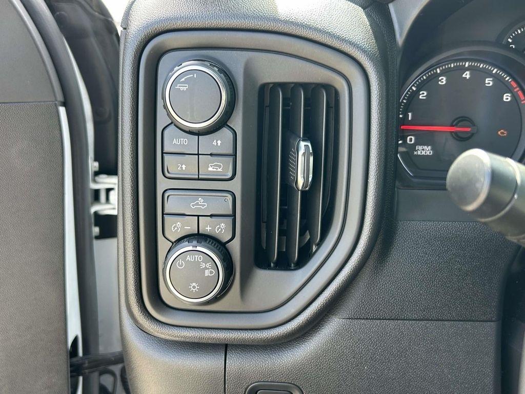 Chevrolet Silverado 1500 4WD Crew Cab 147" Custom 2020
