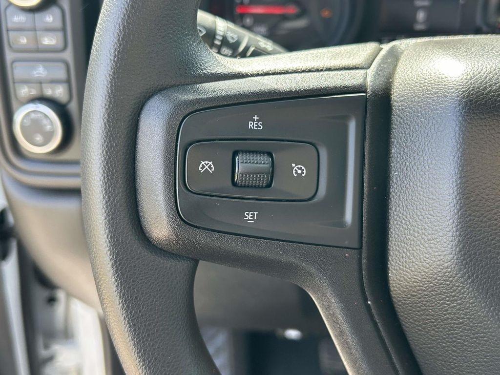Chevrolet Silverado 1500 4WD Crew Cab 147" Custom 2020