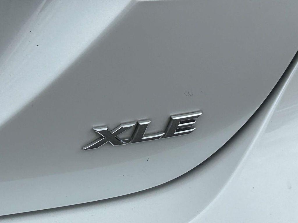 Toyota Camry XLE Auto (Natl) 2018