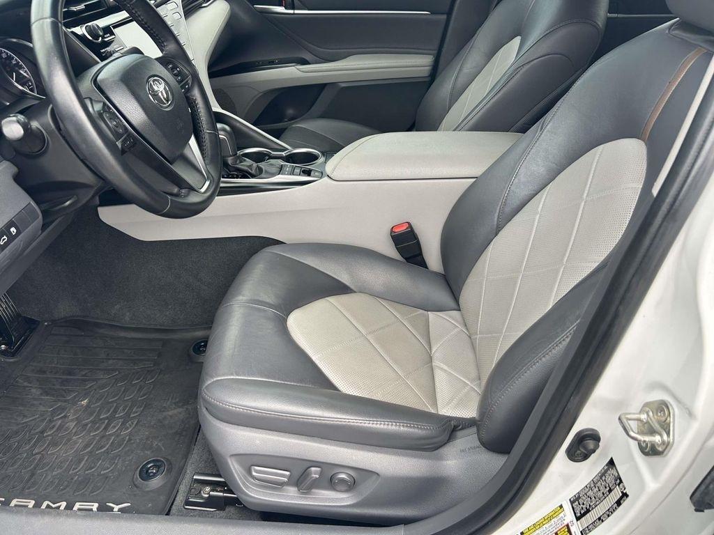 Toyota Camry XLE Auto (Natl) 2018