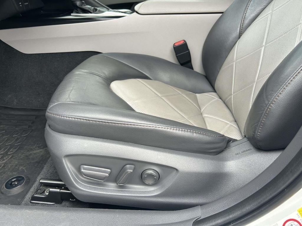 Toyota Camry XLE Auto (Natl) 2018