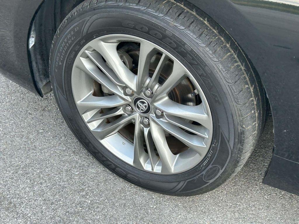 Toyota Camry XLE Auto (Natl) 2017