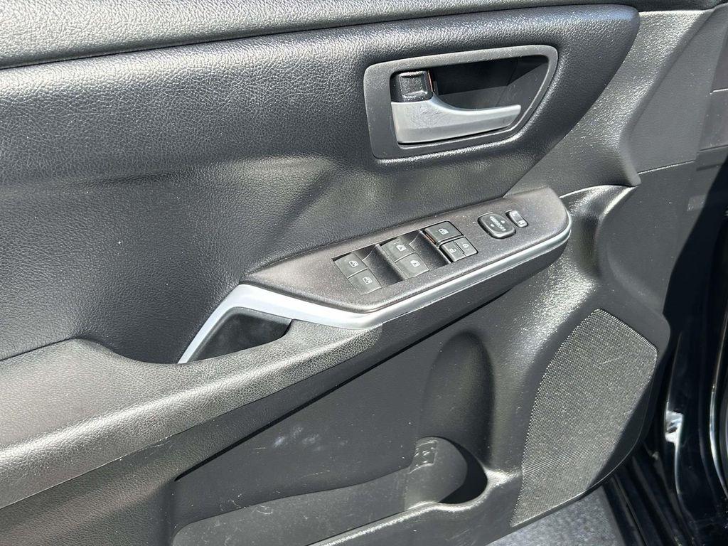 Toyota Camry XLE Auto (Natl) 2017
