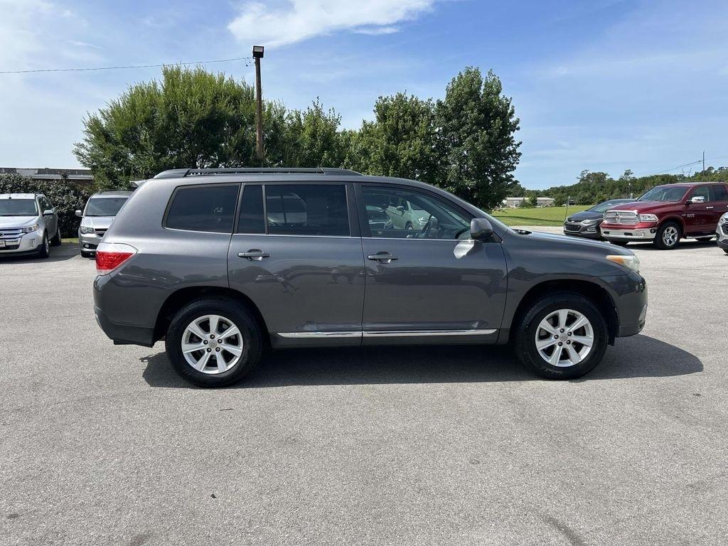 Toyota Highlander 4WD 4dr V6 Base (Natl) 2011