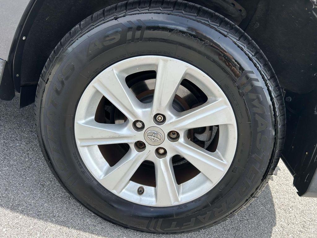 Toyota Highlander 4WD 4dr V6 Base (Natl) 2011