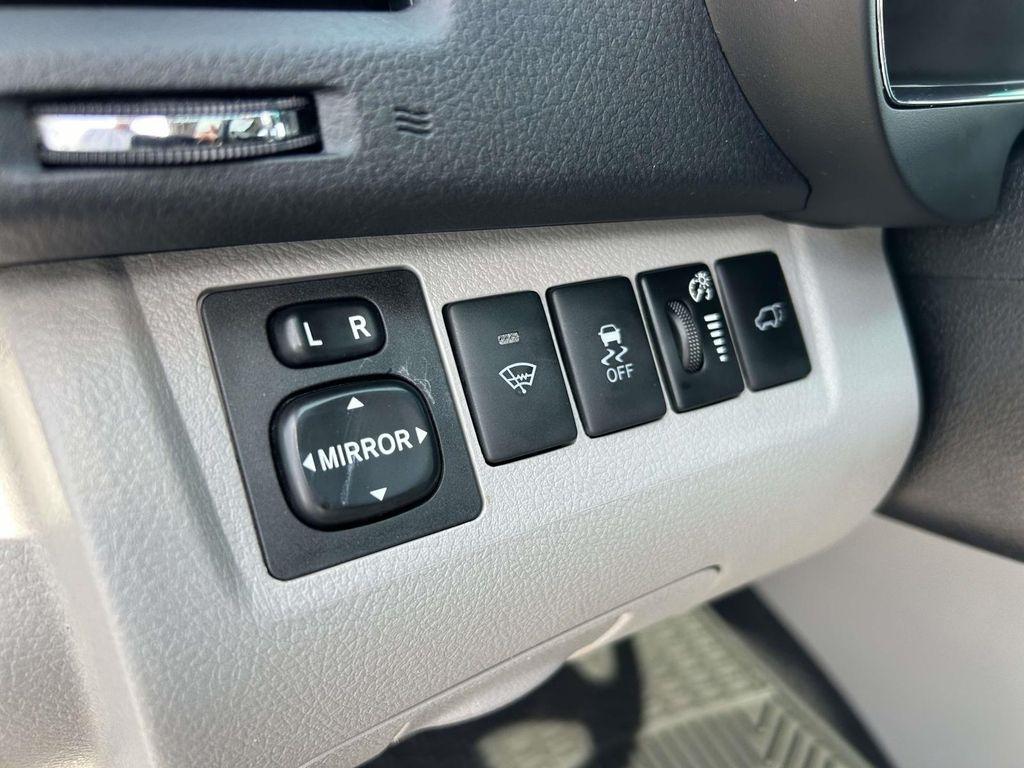 Toyota Highlander 4WD 4dr V6 Base (Natl) 2011