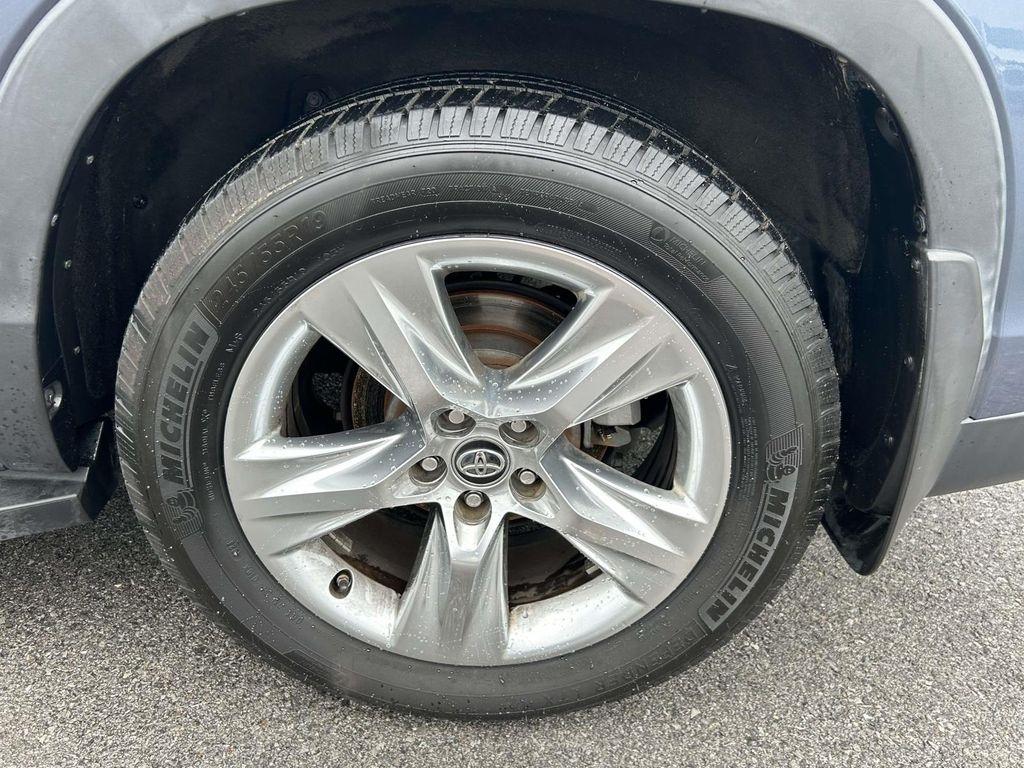 Toyota Highlander Limited V6 AWD (Natl) 2019