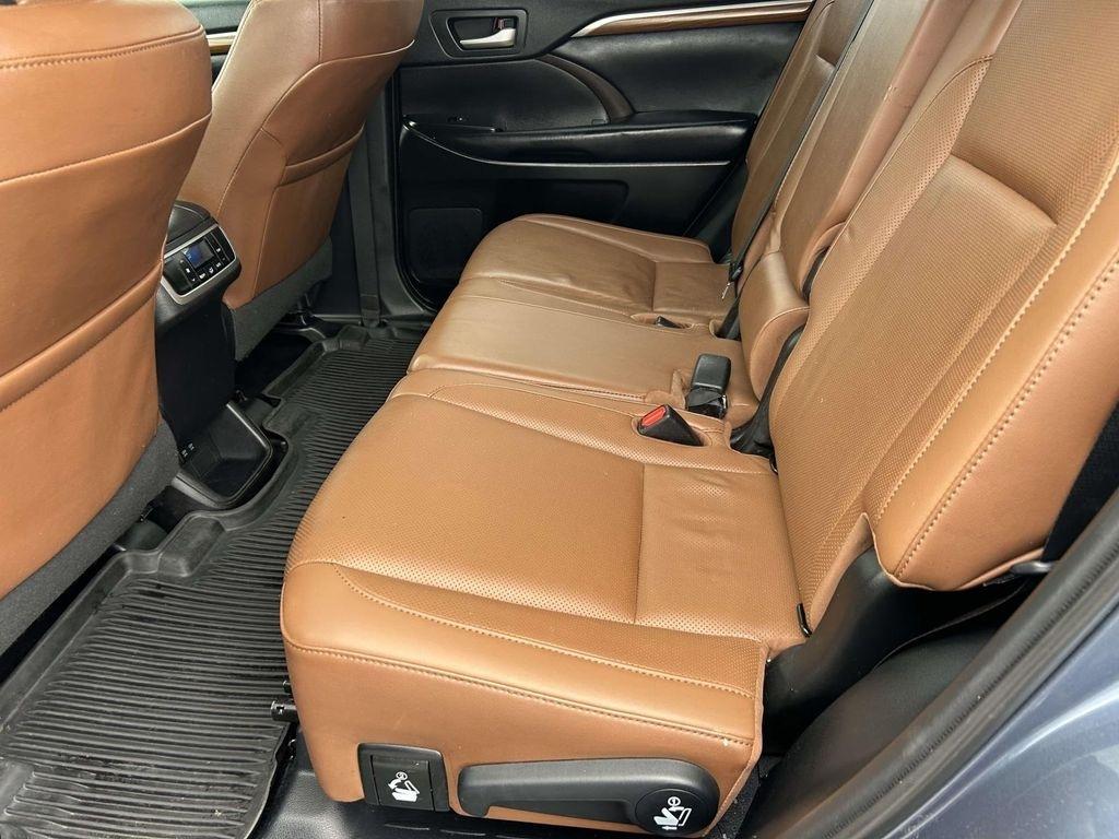 Toyota Highlander Limited V6 AWD (Natl) 2019