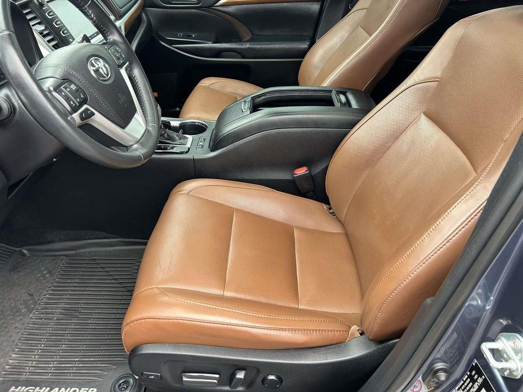 Toyota Highlander Limited V6 AWD (Natl) 2019