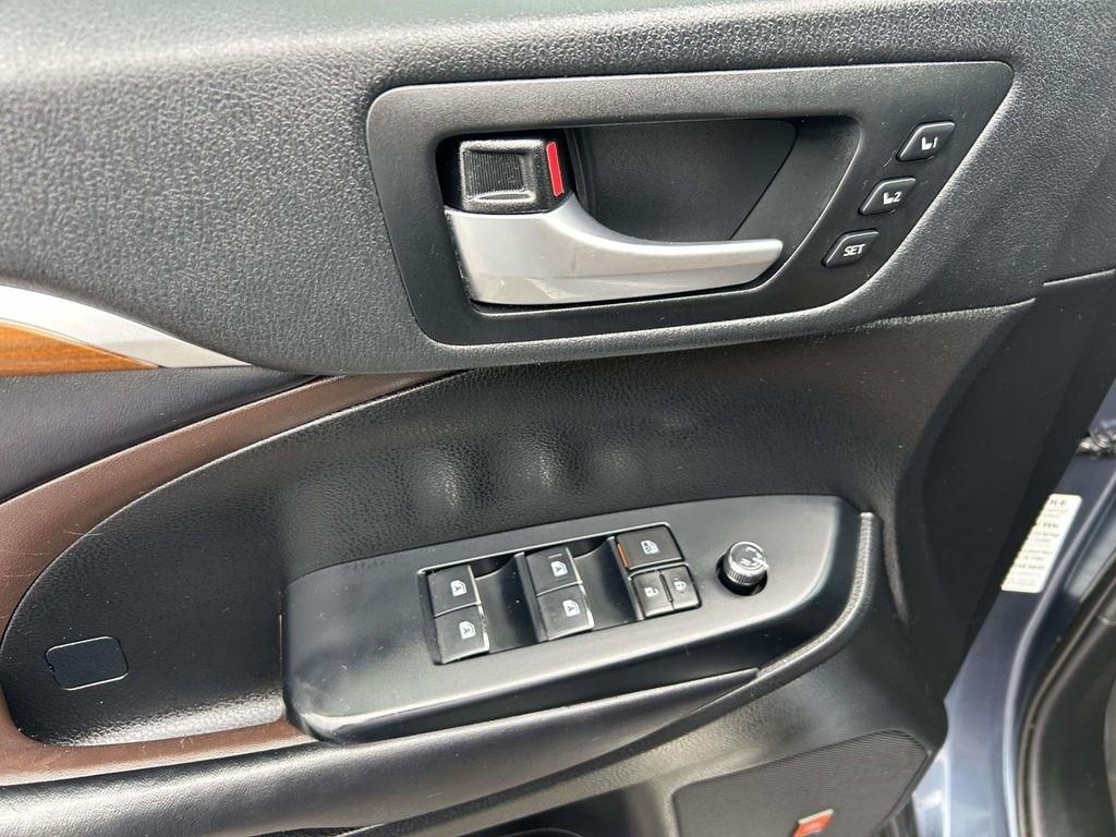 Toyota Highlander Limited V6 AWD (Natl) 2019