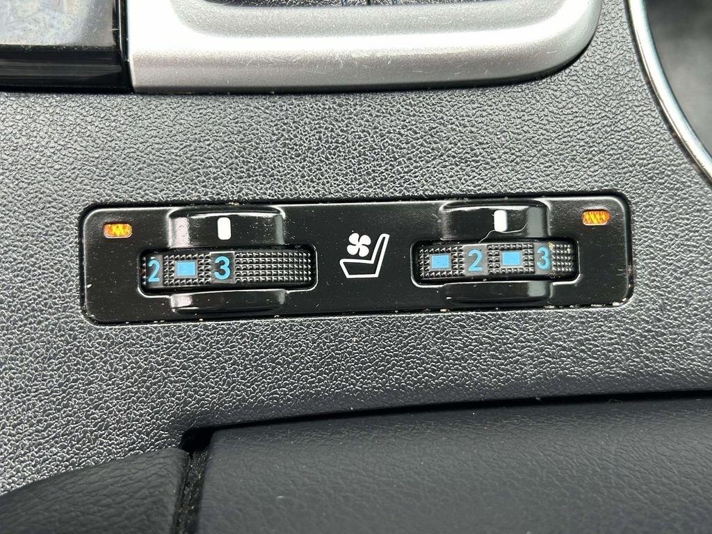 Toyota Highlander Limited V6 AWD (Natl) 2019
