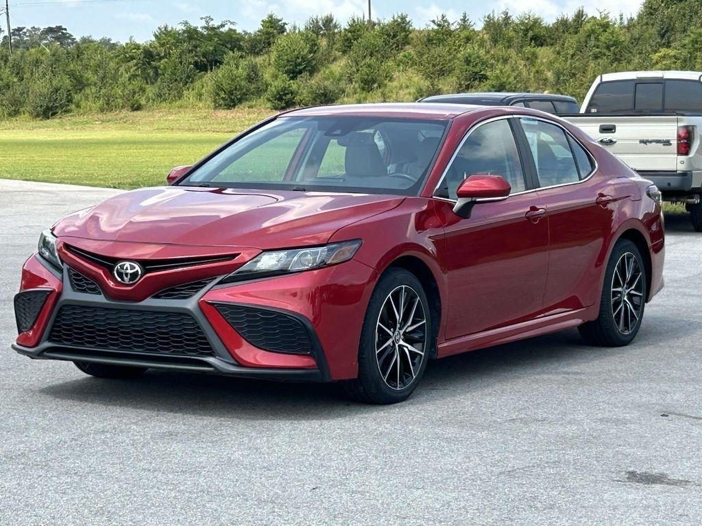 Toyota Camry SE Auto (Natl) 2021