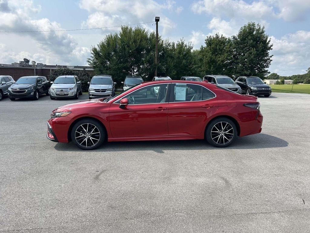 Toyota Camry SE Auto (Natl) 2021
