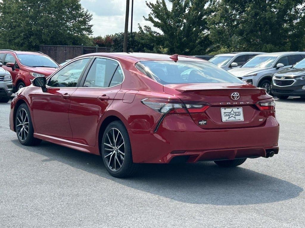 Toyota Camry SE Auto (Natl) 2021