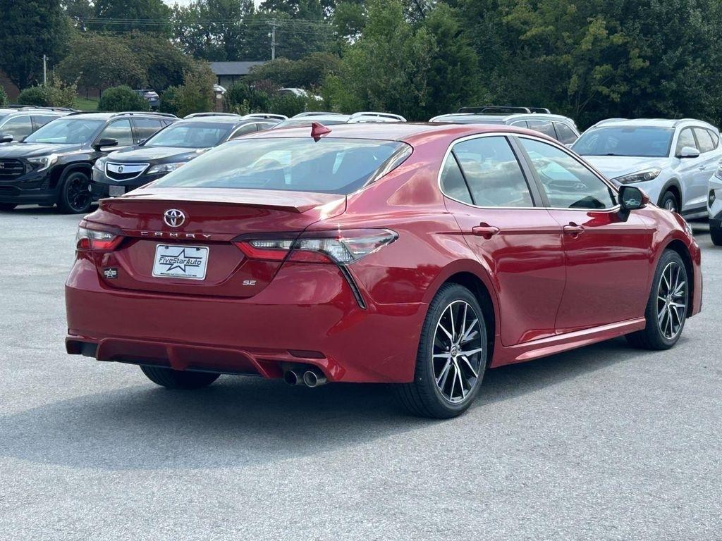 Toyota Camry SE Auto (Natl) 2021