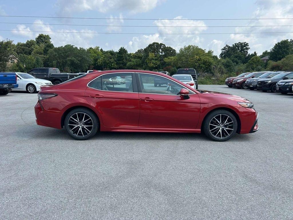 Toyota Camry SE Auto (Natl) 2021