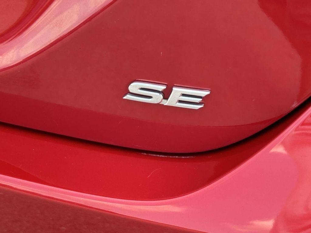 Toyota Camry SE Auto (Natl) 2021
