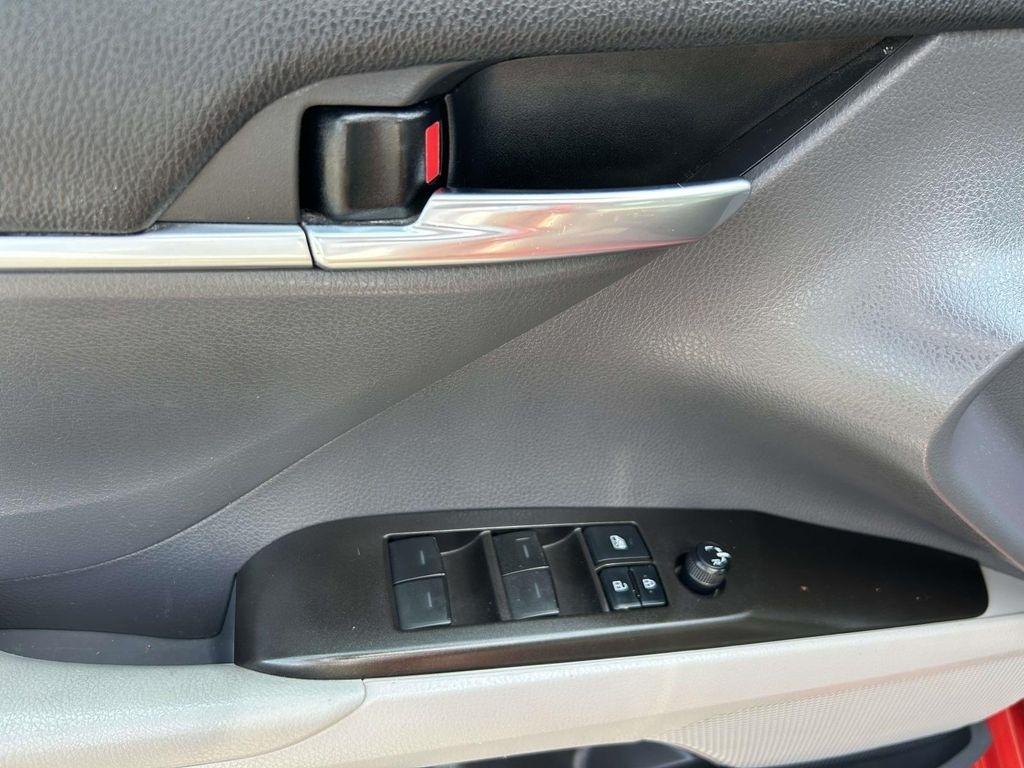 Toyota Camry SE Auto (Natl) 2021