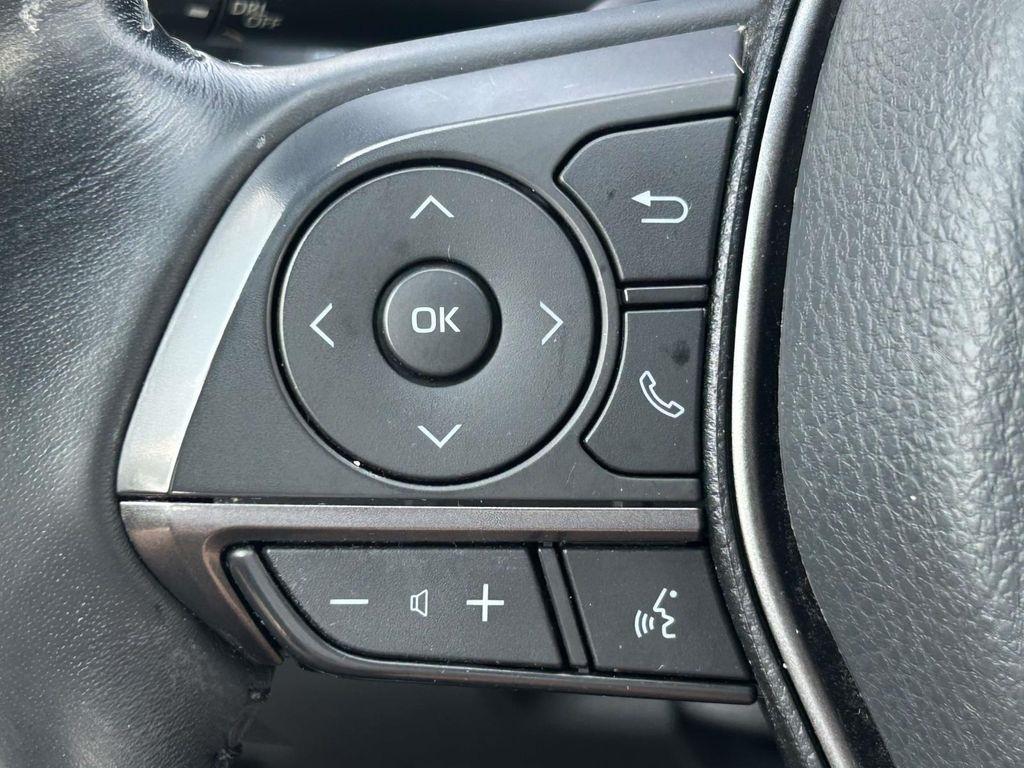 Toyota Camry SE Auto (Natl) 2021