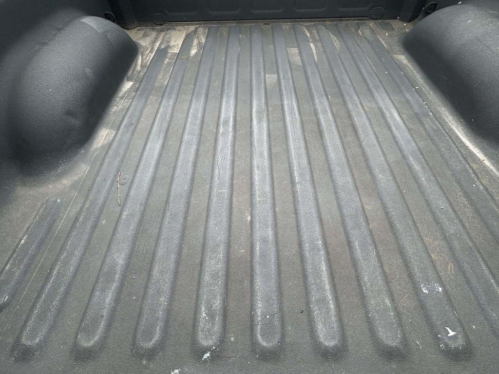 RAM 1500 Classic SLT 4x4 Crew Cab 5'7" Box 2023