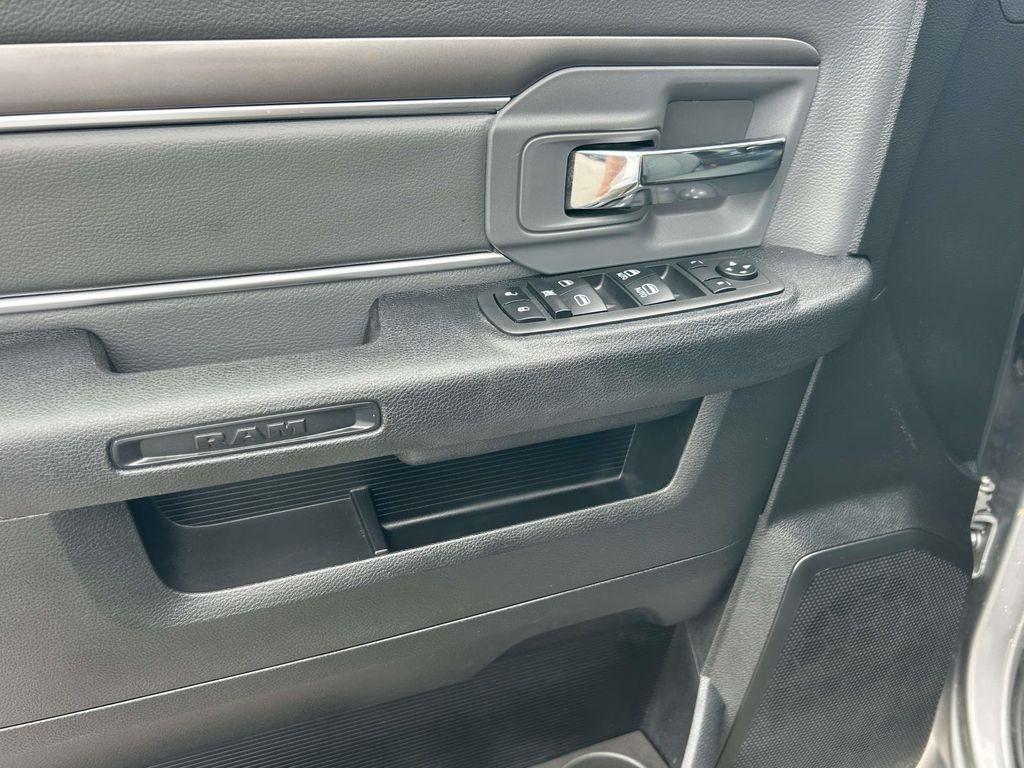 RAM 1500 Classic SLT 4x4 Crew Cab 5'7" Box 2023