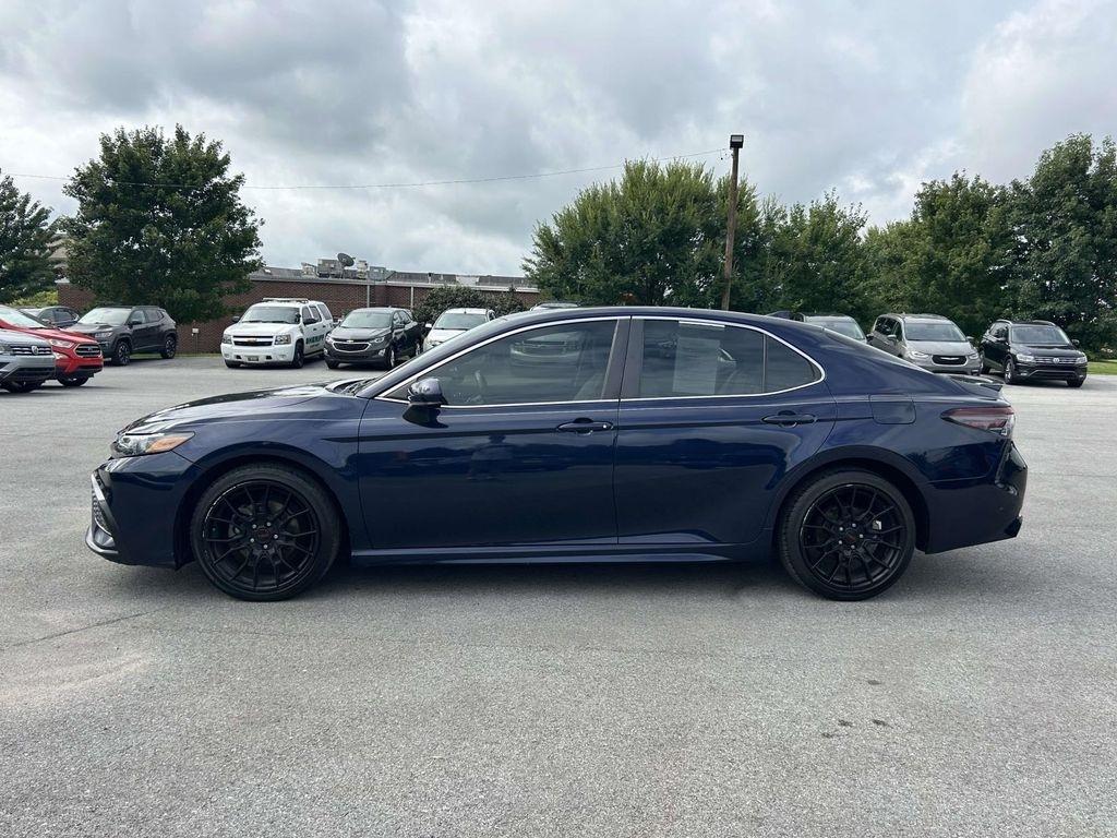 Toyota Camry SE Auto (Natl) 2021