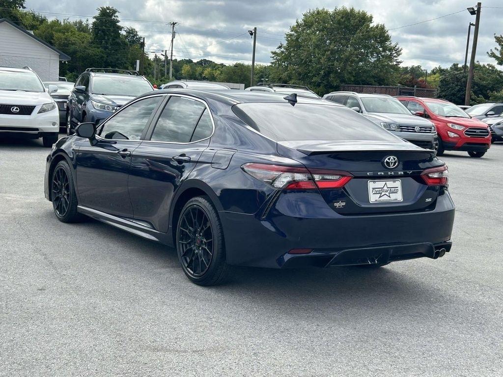 Toyota Camry SE Auto (Natl) 2021
